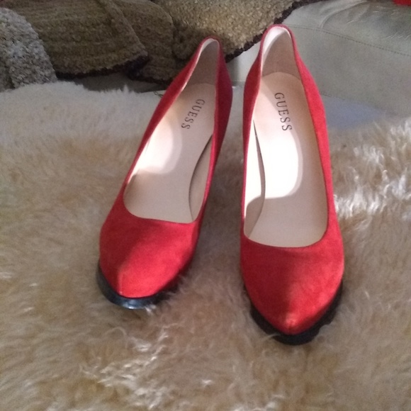 Guess - Picture 1 of 2